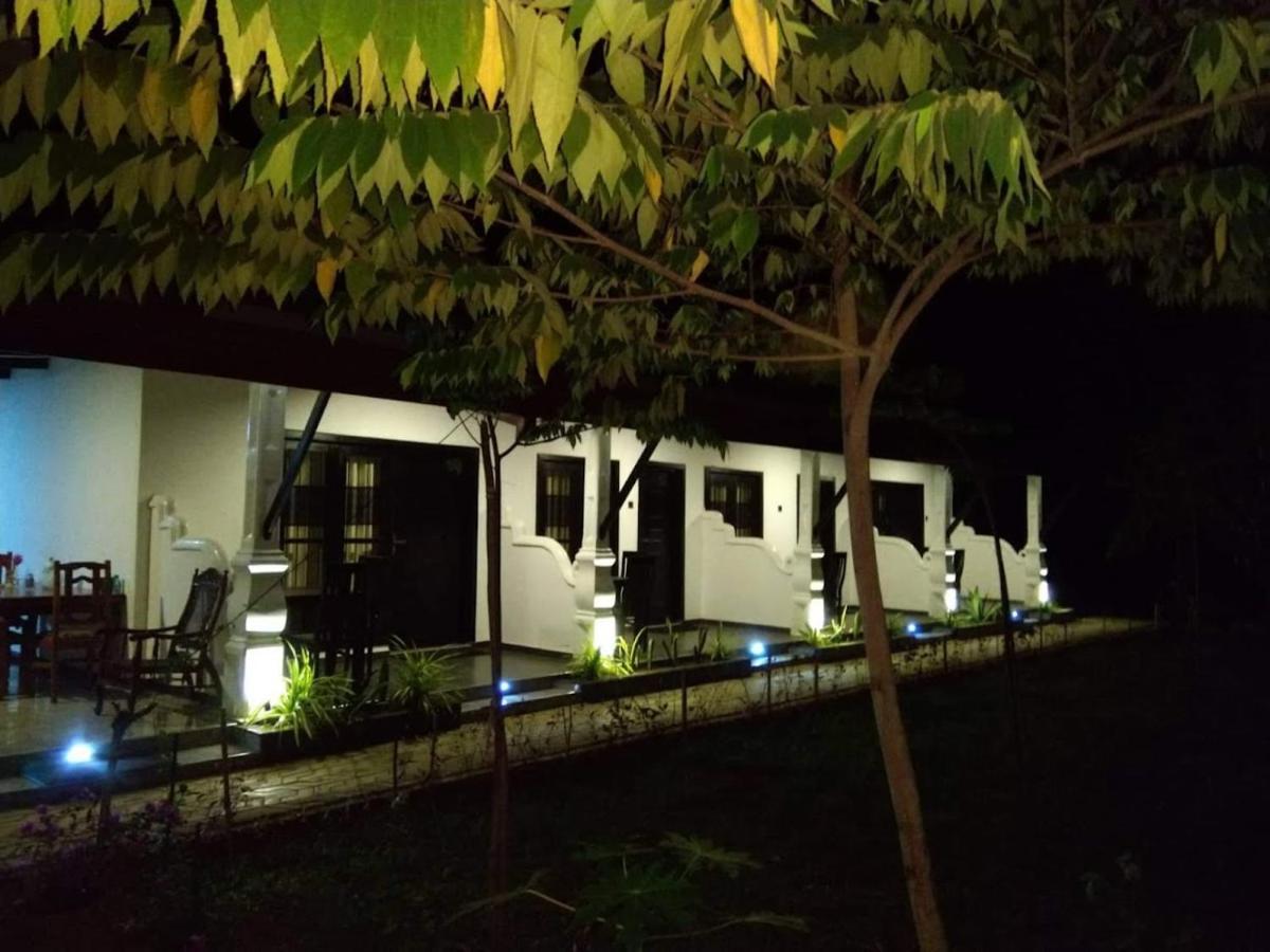 Amron Resort Сигирия Экстерьер фото